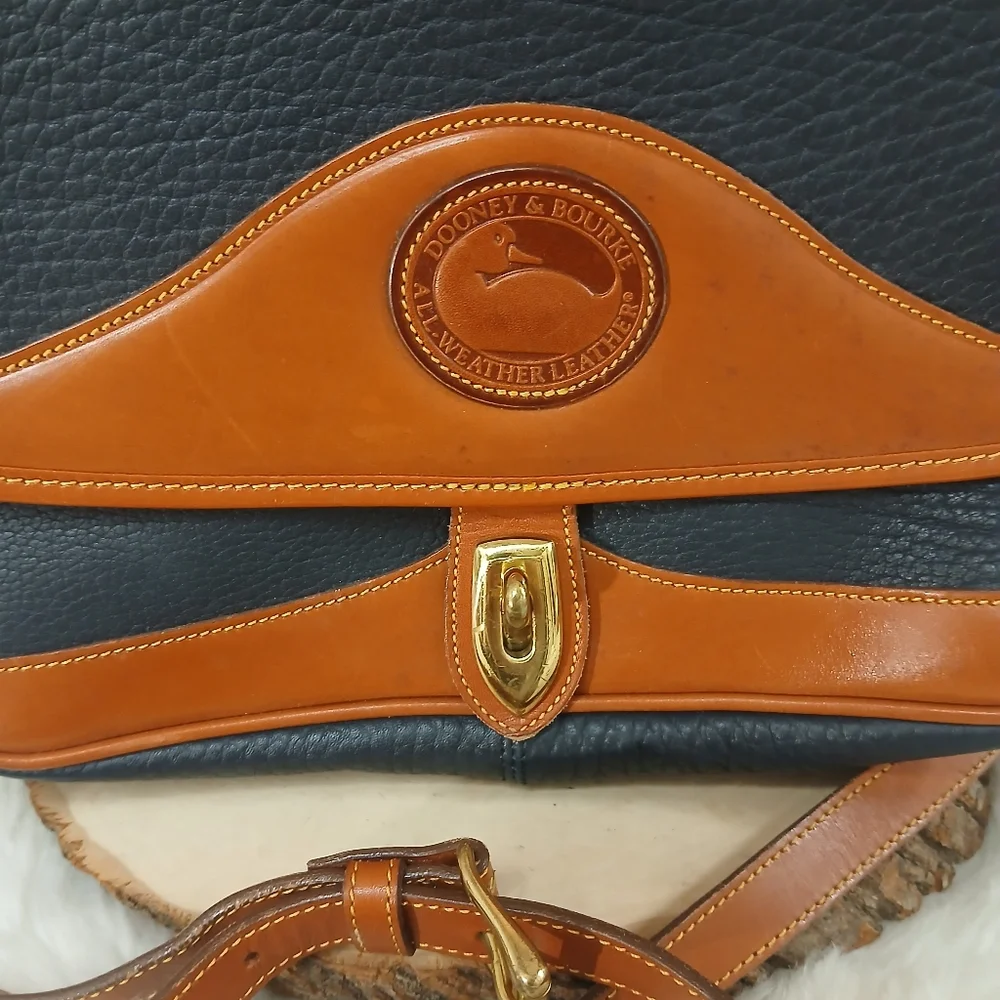 Vintage Dooney & Bourke Messenger Bag - Picture 3 of 10